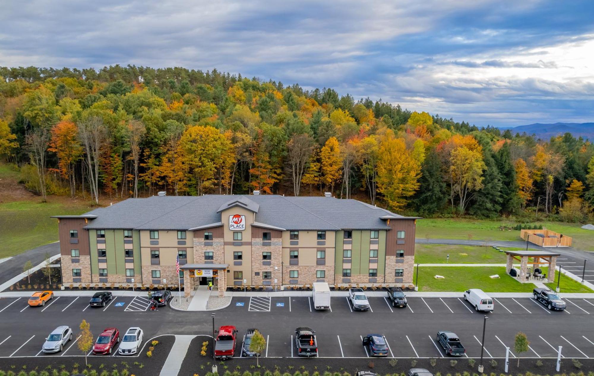 My Place Hotel-Randolph, Vt ภายนอก รูปภาพ